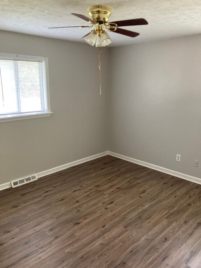 Building Photo - 3/1 House in South Rome- $1,195