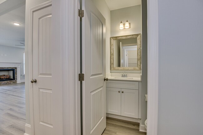 Building Photo - 926 Holbrook Dr