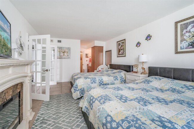 Building Photo - 2030 S Ocean Dr