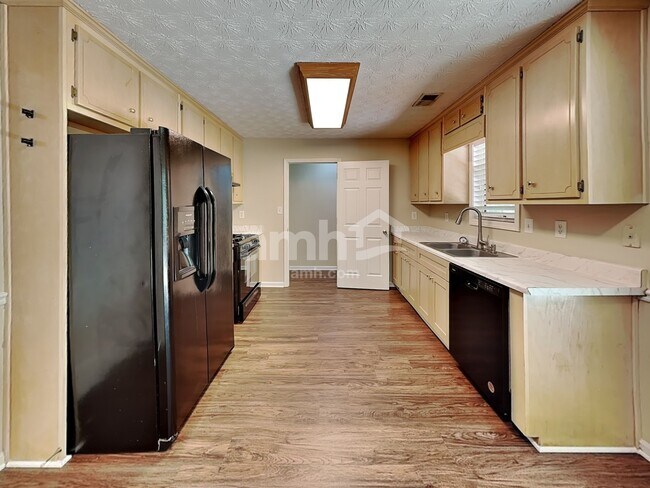 Building Photo - 177 Waters Edge Dr