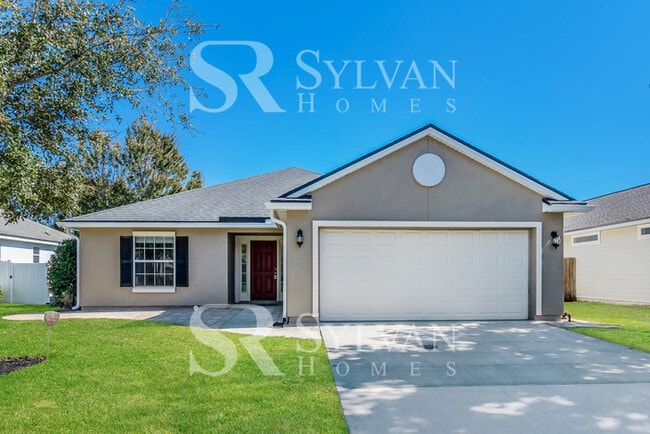 Building Photo - Don't miss out on this lovely 3BR 2BA home