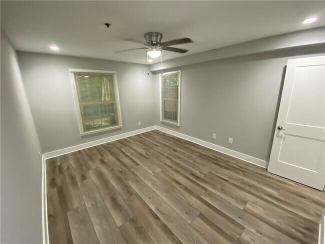 Building Photo - 3117 Colonial Way