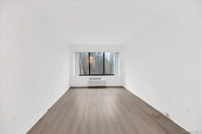 Building Photo - 500 High Point Dr