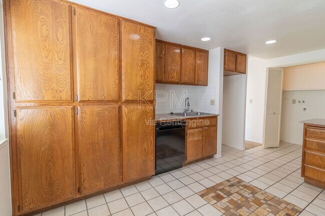 Building Photo - 2930 Driftwood Pl