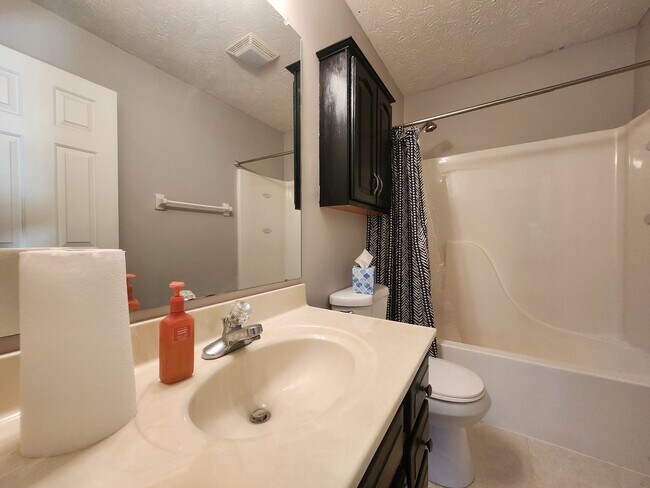 Building Photo - Beautiful 2-Story Home in Northmont School District