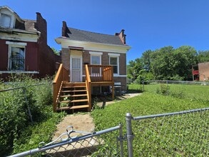 Building Photo - 5608 Wabada Ave