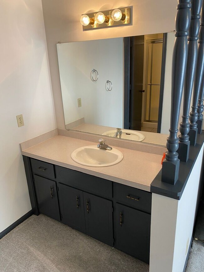Building Photo - Fully Updated 3 Bedroom 3 Bath Townhouse with 2 Stall Attatched Garage