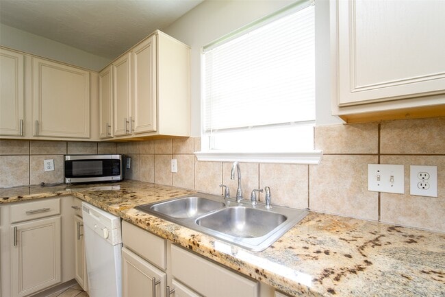 Building Photo - 7706 Eldergrove Ln