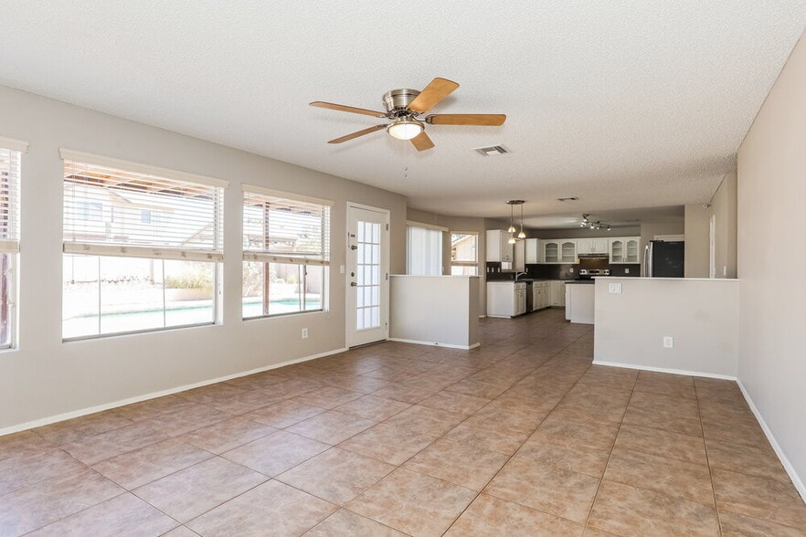 Building Photo - 4214 E Saltsage Dr