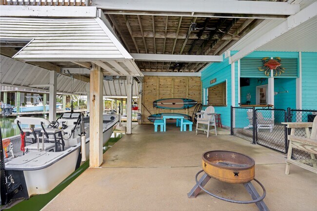 Building Photo - 1114 Tiki Dr