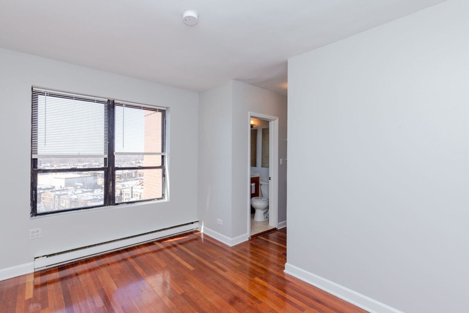 Building Photo - 734 W Bittersweet Pl