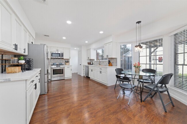 Building Photo - 16026 Autumn Falls Ln