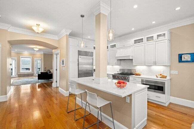 Building Photo - 322 Tappan St