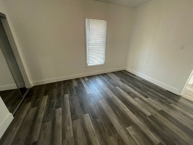 Building Photo - Updated 2 Bedroom, 1 Bathroom house with w...