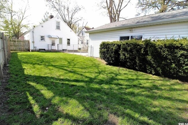 Building Photo - 3108 N Parish Ave