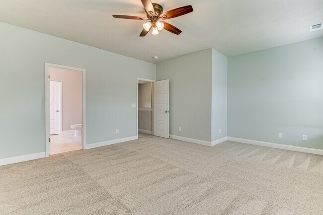 Building Photo - 140 Pebble Ln