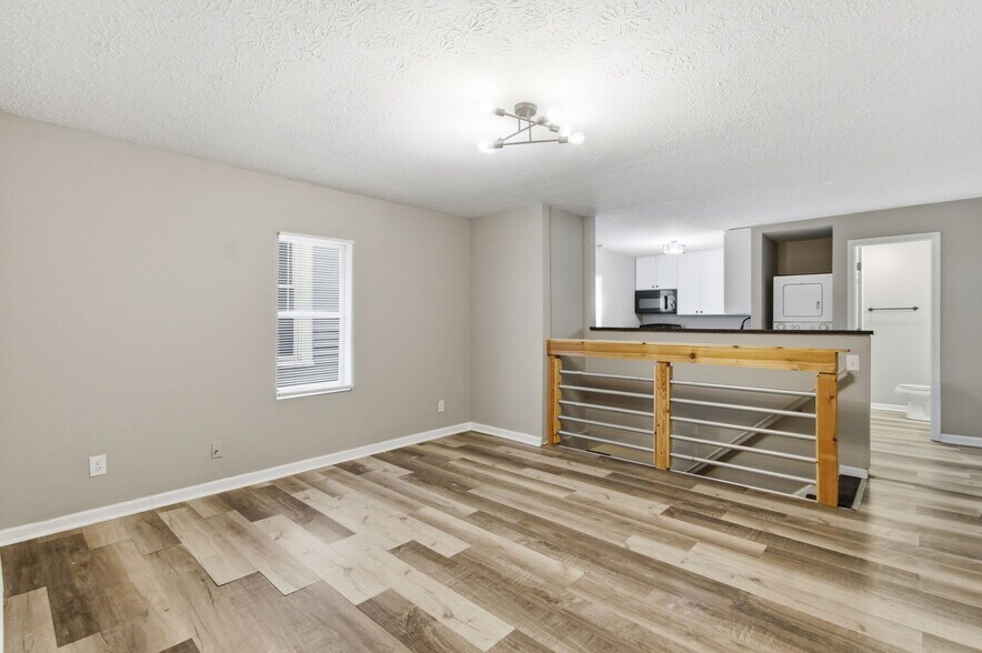 Building Photo - 1338 Barth Ave