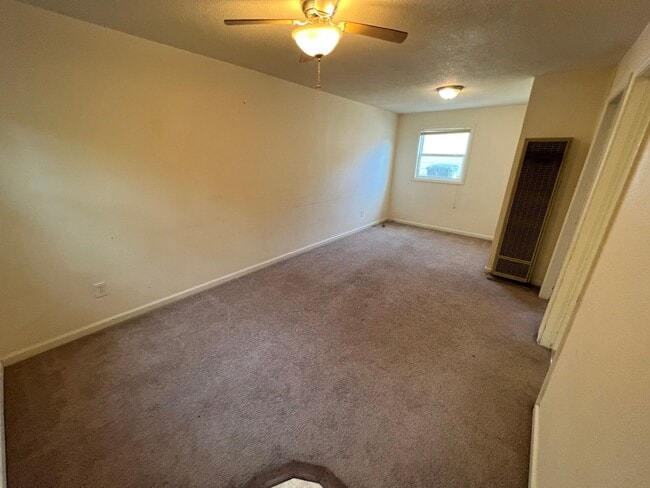 Building Photo - 102 E Park Ave