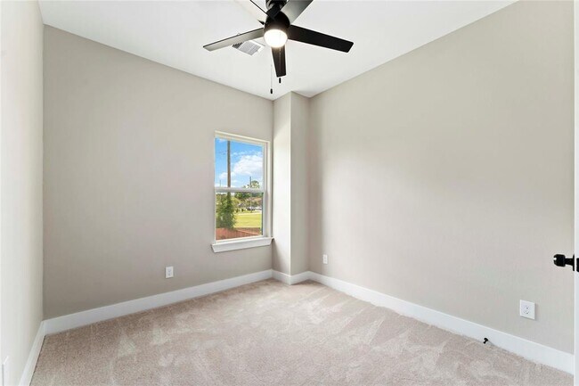 Building Photo - 9227 Ashville Dr