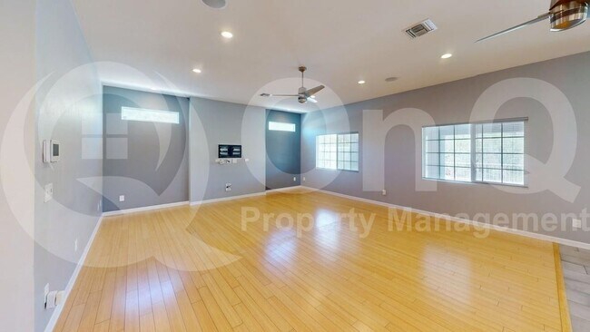 Building Photo - 3700 N San Sebastián Dr