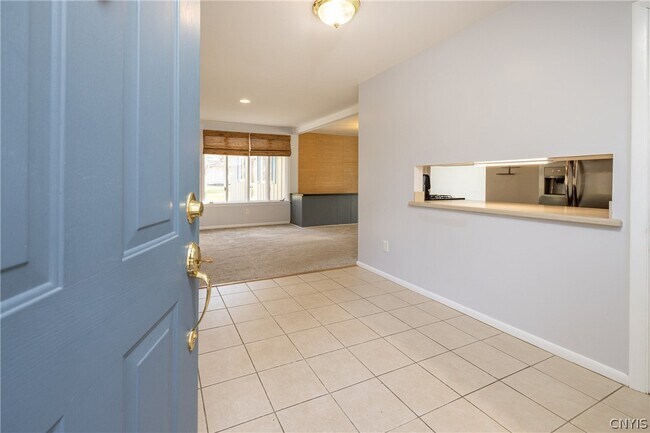 Building Photo - 35 Lakeview Cir