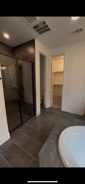 Building Photo - 3300 Little Bluestem Rd