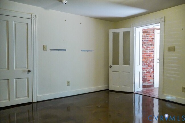 Building Photo - 407 W Clay St