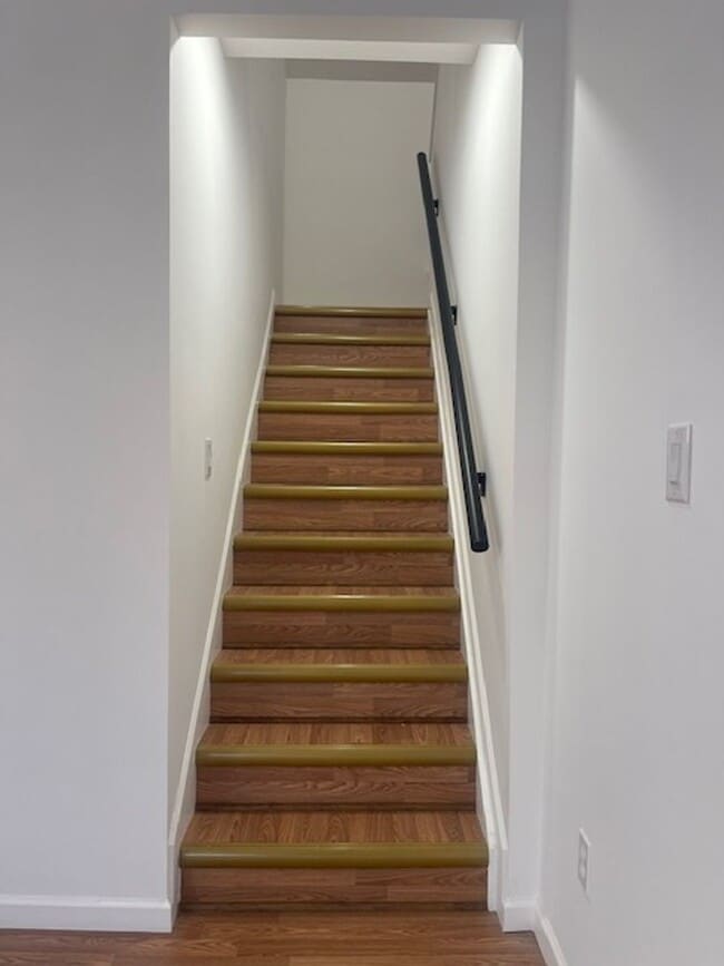 Building Photo - 3 bedroom, 2.5 bath - Modern Home in Wyandotte!