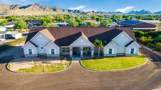 Building Photo - Beautiful 4 Bedroom Home on 1.25 ACRES in QUEEN CREEK!