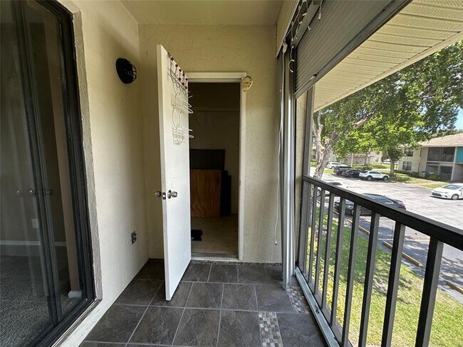 Building Photo - 9785 Pineapple Tree Dr