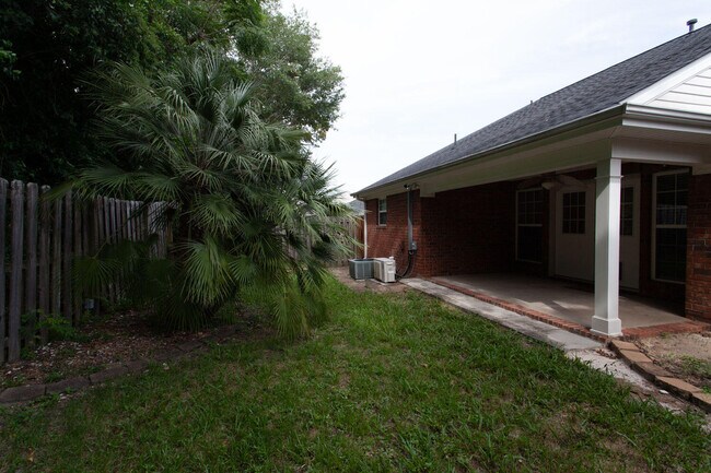 Building Photo - 318 Vanderbilt Dr