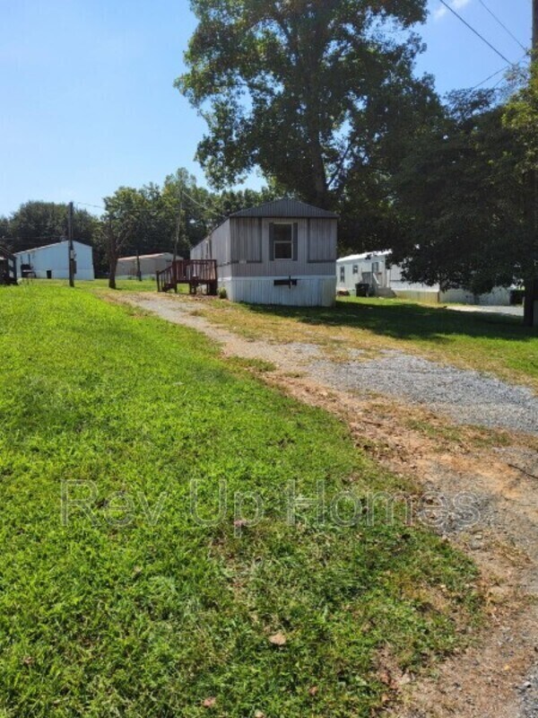 Building Photo - 123 Fred Dr