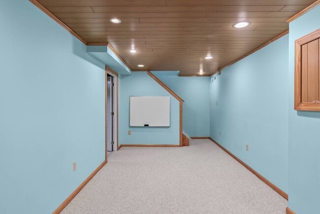 Building Photo - 11 Banff Dr