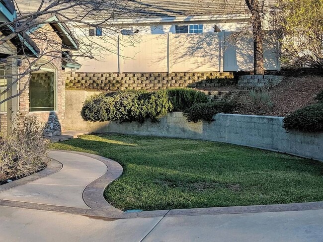 Building Photo - 1043 Diamante Robles Ct