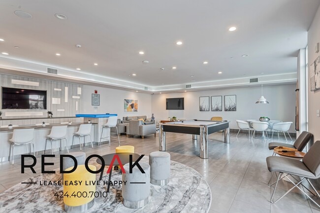 Building Photo - 1331 W 7th St