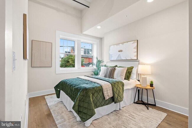 Building Photo - 30 W Broad St