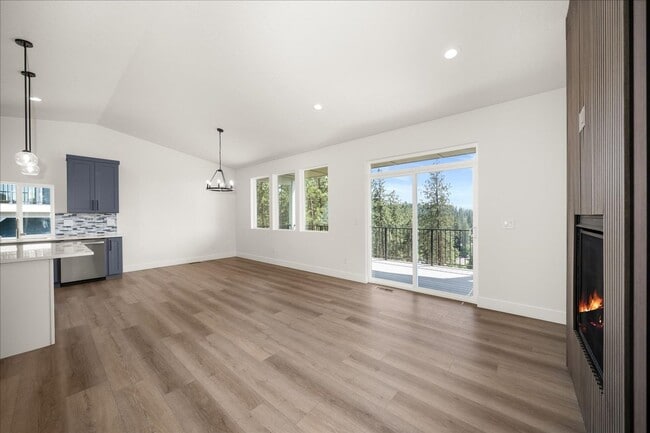 Building Photo - $3,600 - 4 Bed / 3 Bath Gorgeous Brand New...