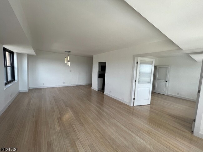 Building Photo - 285 Aycrigg Ave