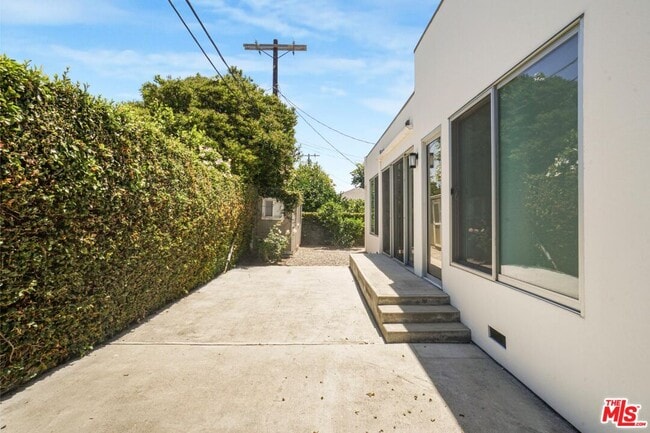 Building Photo - 2700 Coolidge Ave