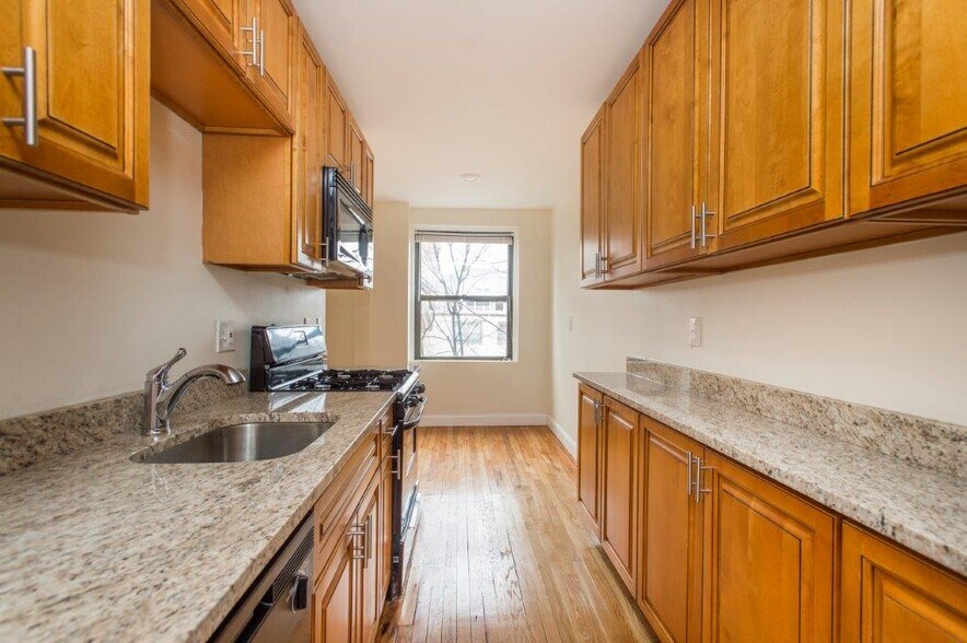 Building Photo - 36 Madison St