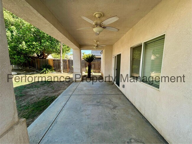 Building Photo - Stunning 4 Bed/2 Bath NW Bakersfield Home ...