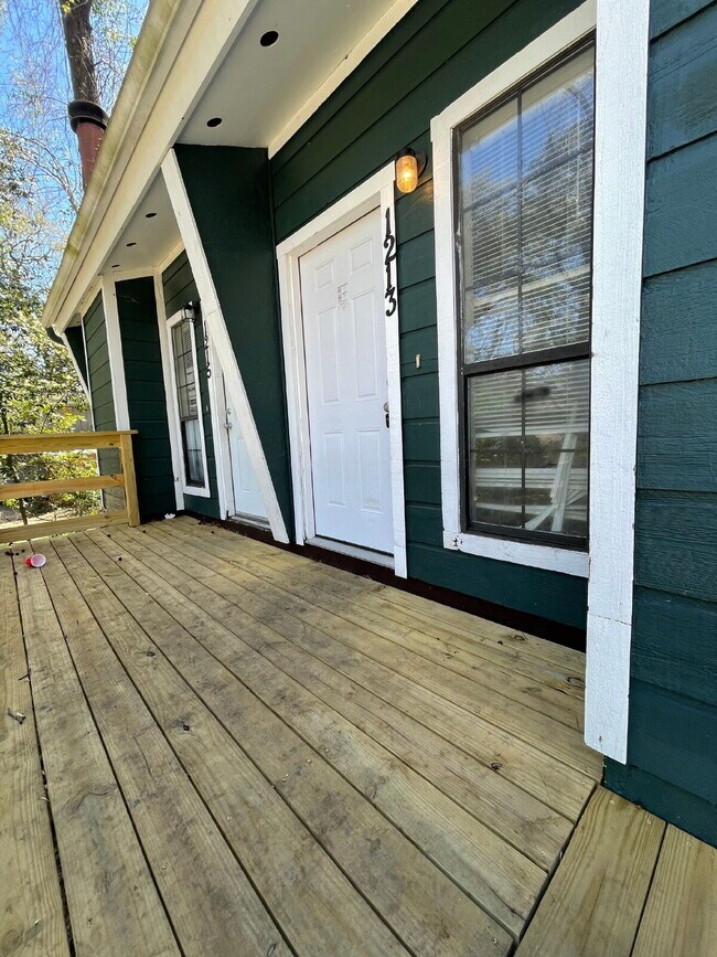 Building Photo - Affordable 2/1 Off Ocala