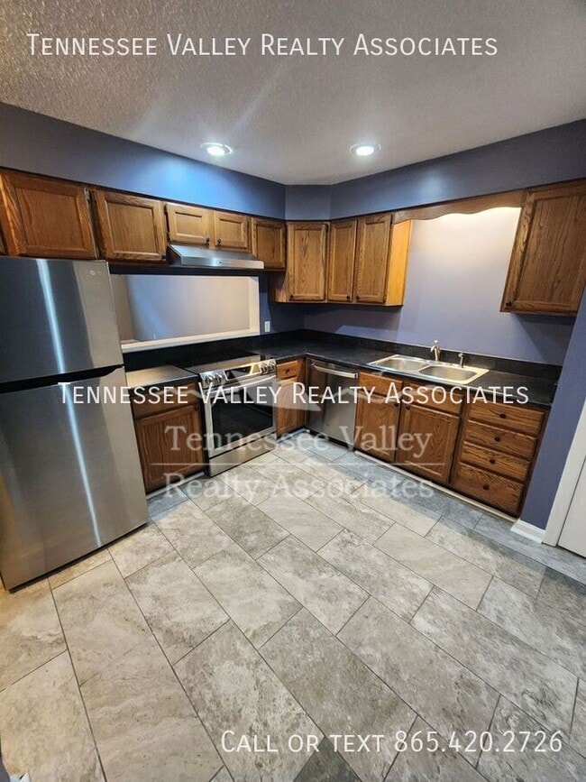 Building Photo - 433 Bramblewood Ln