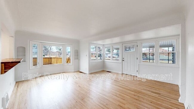 Building Photo - 3090 S Marion St