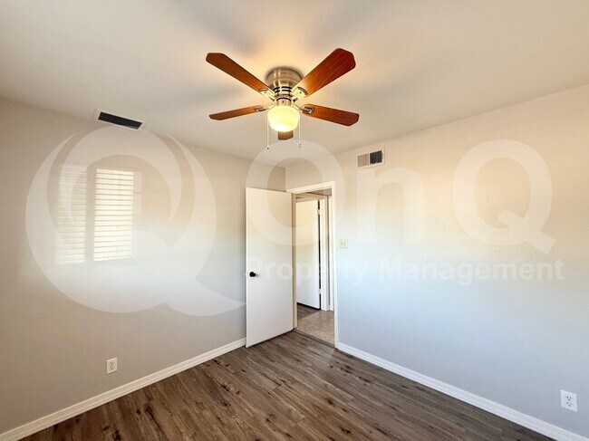 Building Photo - 1307 W Elna Rae St