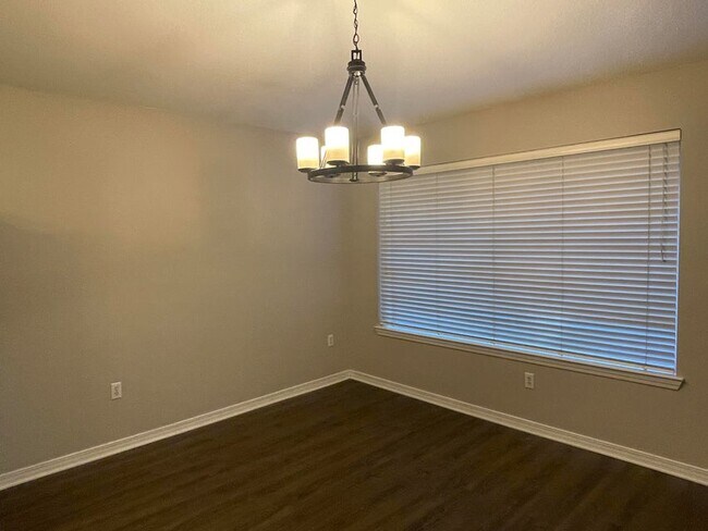 Building Photo - 1144 Troon Dr W