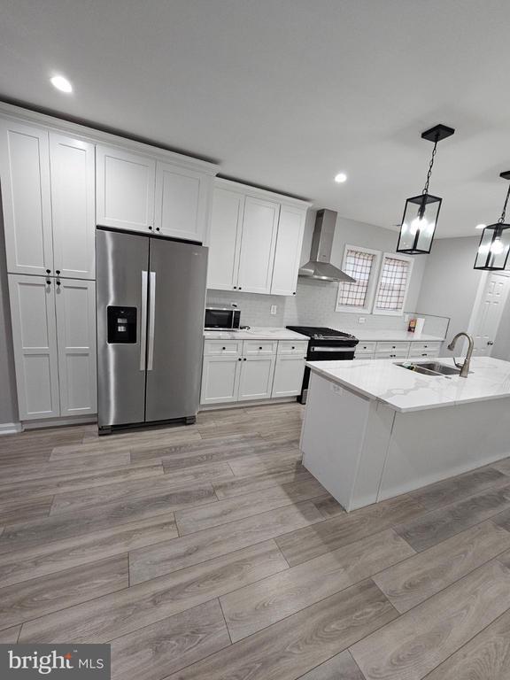 Building Photo - 909 45th Pl NE