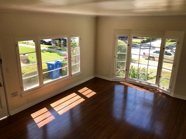 Building Photo - 1050 S Genesee Ave