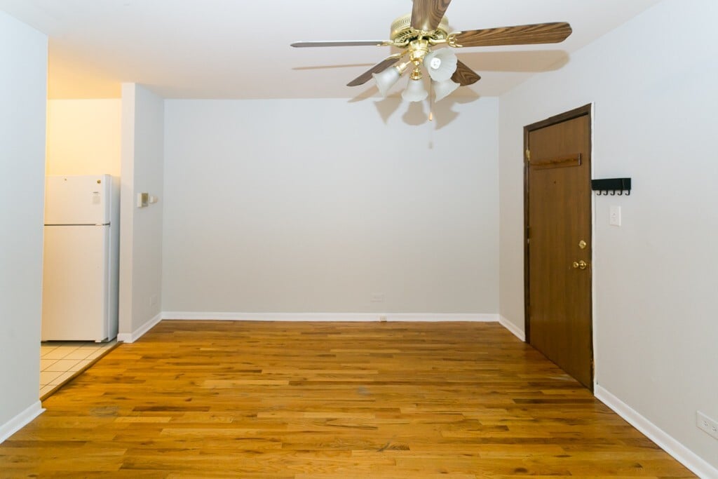 Building Photo - 826 W Cornelia Ave