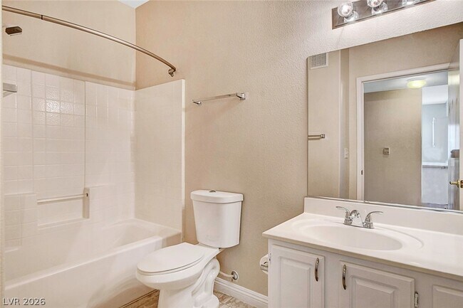 Building Photo - 5650 E Sahara Ave